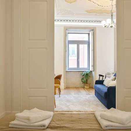 Apartament Encantador Na Batalha - - E *