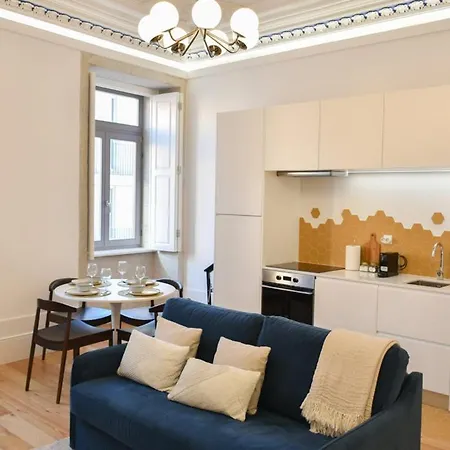 Apartament Encantador Na Batalha - - E *