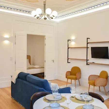 Apartament Encantador Na Batalha - - E *