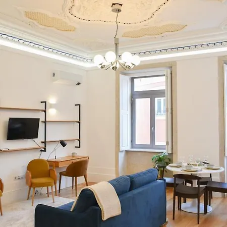 Apartament Encantador Na Batalha - - E *